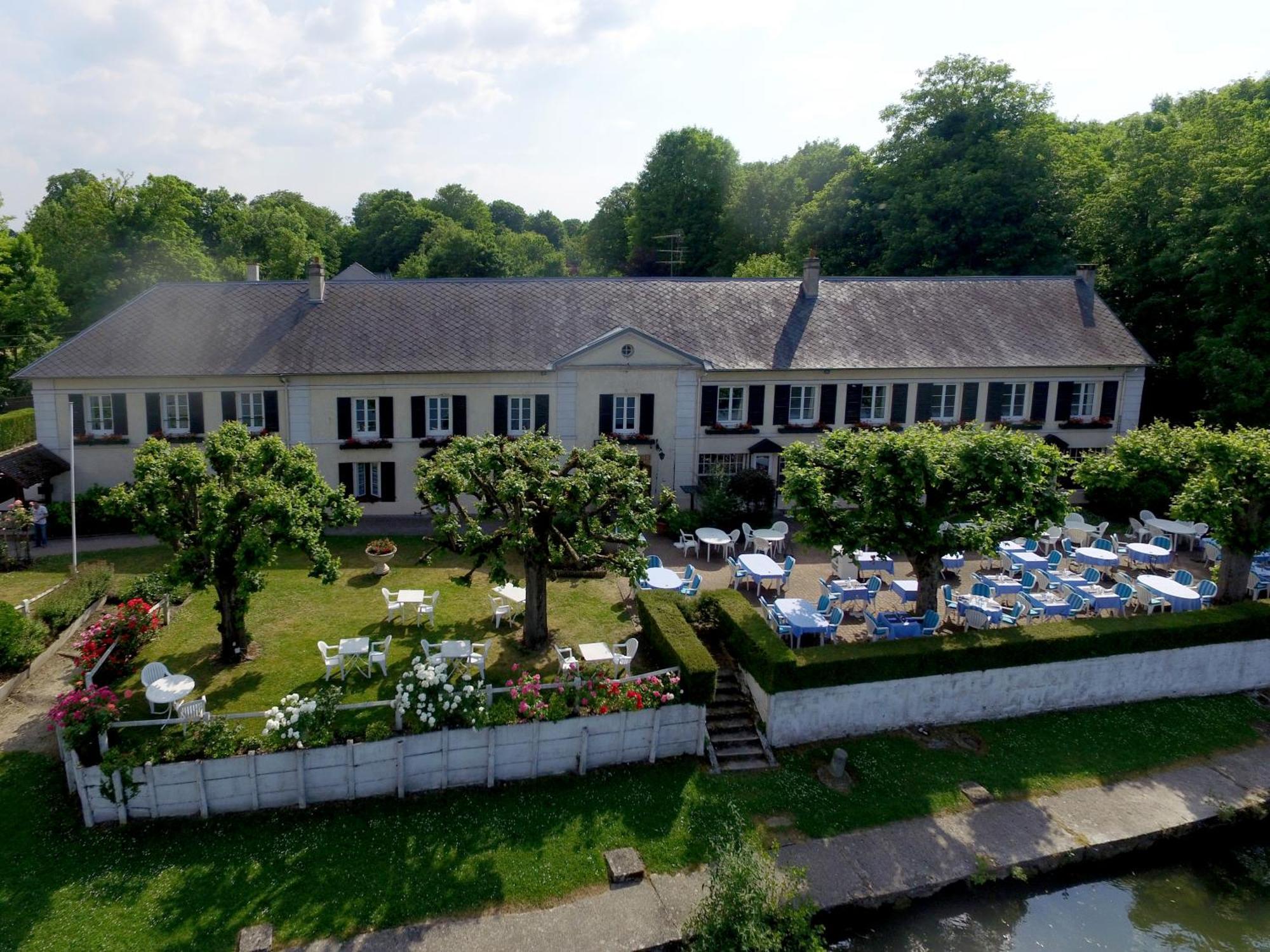 Hostellerie De Pavillon Saint-Hubert Gouvieux Exteriör bild